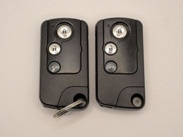 ◆スマートキーシステムを採用してますのでドアの開閉もラクラク便利です！またスペアキーもございますので安心です♪詳細などお問い合わせはポイント5松本店専用の通話無料　0078-6046-2724　まで♪