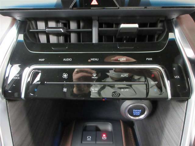 デジタル表示が見やすくて嬉しい空調設備！オート機能も付いているため、操作もラクラク♪