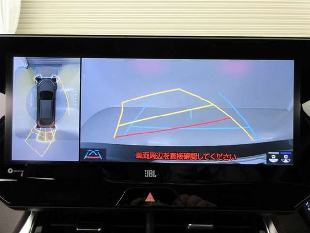 パノラミックビューモニターを装備。車を真上から見るように周囲を確認できます。機能の詳細は販売店スタッフまでお尋ねください。