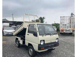 【安全にお乗りいただく為に】自社工場で整備作業や消耗品の交換を行った後、ディーラー様による点検を受けお客様へお届けしております。二重点検を行うことでより安全で安心してお乗りいただけると考えています。