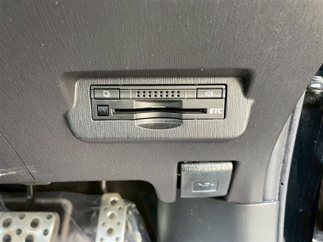 納車時、整備記録簿付きます★点検項目、交換部品など記録簿によりスタッフよりご説明致します。また、自信のある車両状態だからこそ『全車保証付』でご提供しております。（経過年数によって保証期間が異なります）