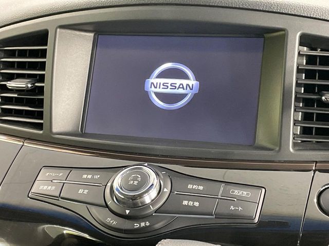 【純正ナビ】人気のメーカーナビを装備しております。ナビの使いやすさはもちろん、オーディオ機能も充実！キャンプや旅行はもちろん、通勤や買い物など普段のドライブも楽しくなるはず♪