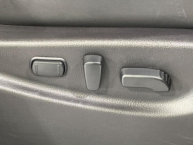 【パワーシート】スイッチ一つで簡単にシートの微調整が可能！電動だから力もいりません！快適なシートポジションにセットして、快適なドライブをお楽しみください。