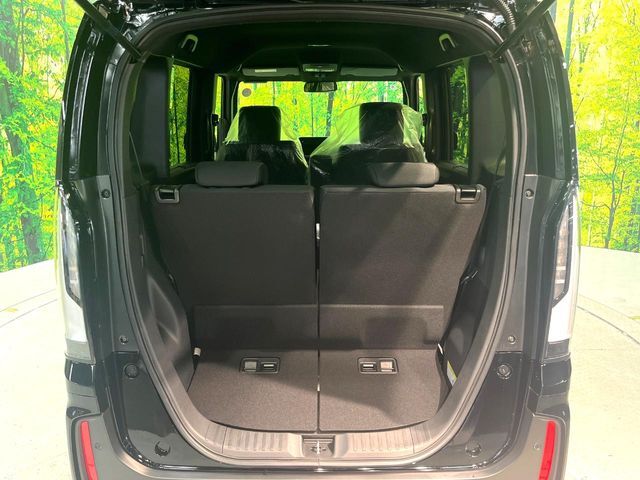 普段のお買い物や通勤、送迎等に十分な荷室スペースを確保しております。セカンドシートを倒すと、大きな荷物の積載も可能です♪