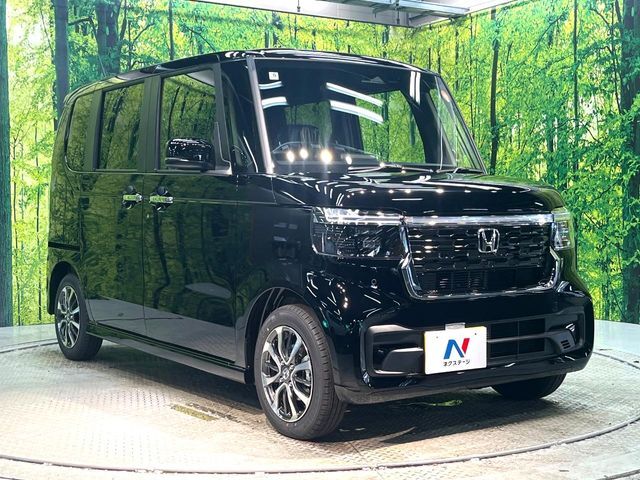 大好評のボディコーティング「弾スプラッシュコート」もご納車までに施工可能。通常のガラスコートと異なる、耐久年数6年の無機質ガラスコーティングが、ボディをキレイな状態に保ってくれます。