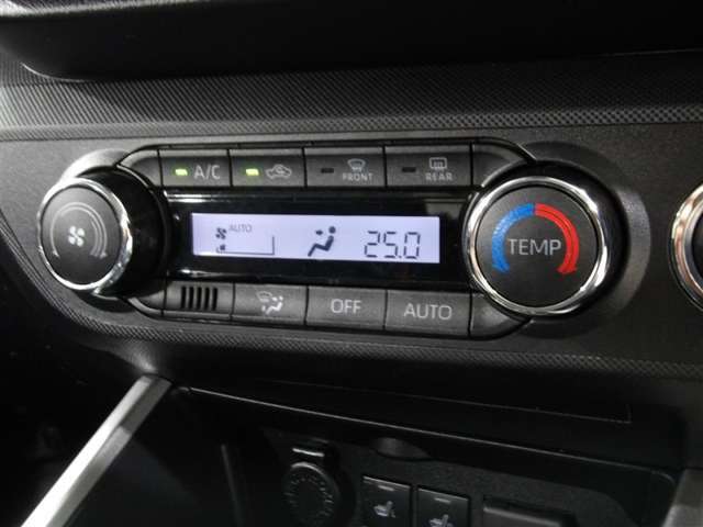 車内の温度管理に便利なオートエアコン☆