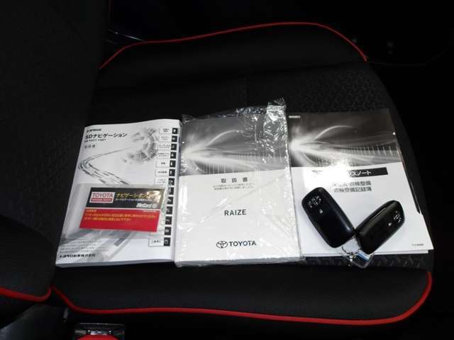 ☆車両取扱説明書＆メンテナンスノート・ナビ取扱説明書・スマートキー2本・ナビロックボルト☆
