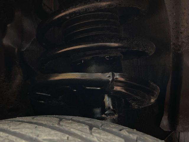 お車を安心してお乗りいただく為には、足回りの定期点検が欠かせません。サービスサポート（有償保証）では無料点検もご提供しており、安心のカーライフをお過ごしいただけるサポート体制が整っています。