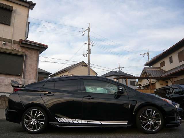 こちらのお車ですが、ノーマル車高にエアロ付きとなります、ローダウン施工も可能でございますので、お気軽にご相談くださいませ♪