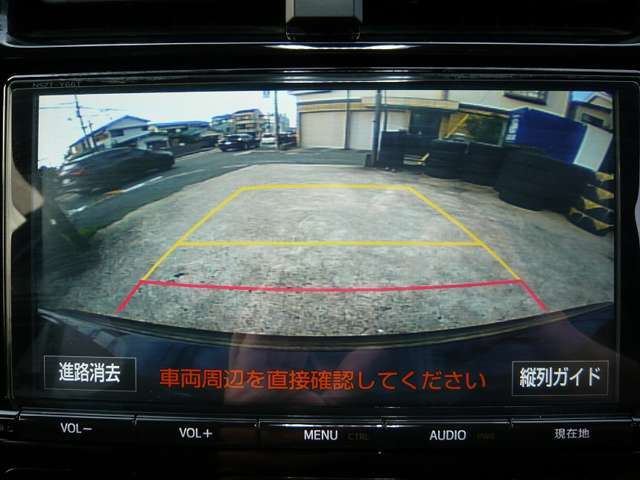 こちらのお車ですが、バックカメラ付きとなります、視界の悪い所や、夜間の車庫入れの時にバックカメラが付いていると安心ですよね♪