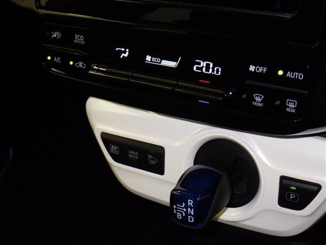 【オートエアコン】お好みの温度に設定して頂くと、車内の温度を自動調整♪快適にクルマの中を過ごして頂けます。