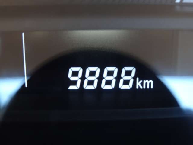 走行9，888Km！安心して長く乗っていただけるお車です♪