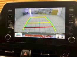 【カラーバックモニター】を装備しております。リアの映像がカラーで映し出されますので日々の駐車も安心安全です。