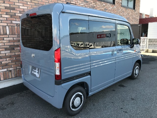 オプションになりますが、ボディーコーティングもご用意しております。新車の輝きに近づき、洗車などのお手入れも楽になりますよ。