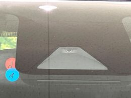 【トヨタセーフティセンス】走行中に前方の車両等を認識し、衝突しそうな時は警報とブレーキで衝突回避と被害軽減をアシスト。より安全にドライブをお楽しみいただけます。