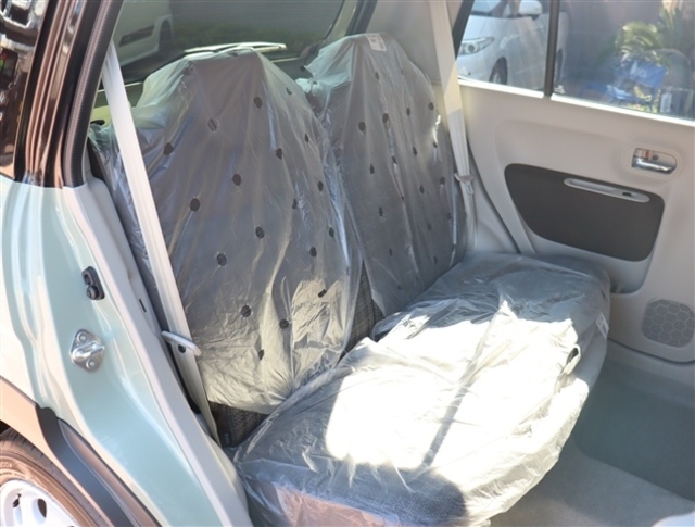 お車選びをお楽しみ頂けるよう、在庫車の展示スペースを十分に確保しております。