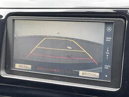 【バックモニター】後ろのカメラの映像がモニターに映し出されるので、後方の見えない死角や、障害物との距離感などもしっかり安全確認することができます！