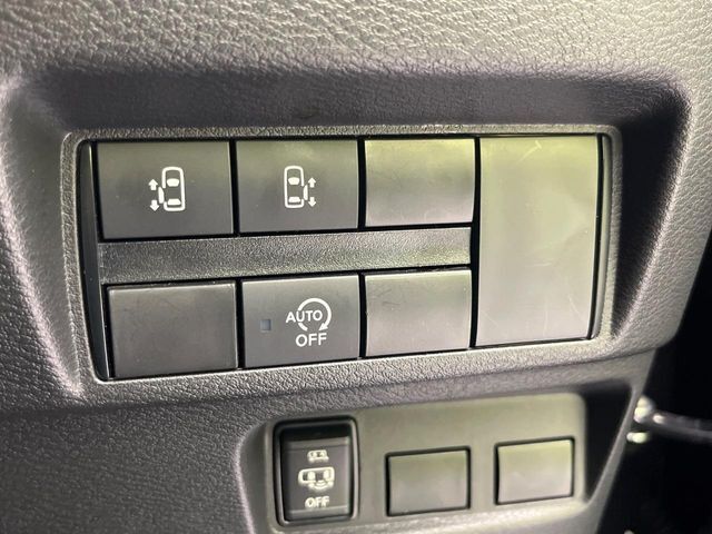 【両側パワースライドドア】スマートキーや運転席のスイッチで後席両側スライドドアの開閉が可能♪電動だから力を入れてドアを開ける必要が無く、小さなお子様でも簡単に開け閉めでき快適です♪