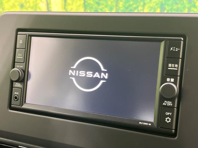 【純正ナビ】人気の純正ナビを装備しております。ナビの使いやすさはもちろん、オーディオ機能も充実！キャンプや旅行はもちろん、通勤や買い物など普段のドライブも楽しくなるはず♪