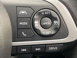 【レーダークルーズコントロール】高速道路での長距離走行が楽に！！自動で速度を保つクルーズコントロールが、衝突軽減システムと連携し、前方の車両を感知して車間を保つように速度調節してくれます！！