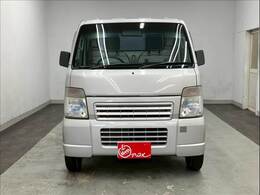 初の車を購入されるお客様が多いのも、このお店の特徴です。だからこそ、安心して乗って頂ける様に保証やロードサービスも充実させています。