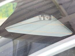 【トヨタセーフティセンス】走行中に前方の車両等を認識し、衝突しそうな時は警報とブレーキで衝突回避と被害軽減をアシスト。より安全にドライブをお楽しみいただけます。