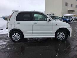 車両の品質管理は室内展示場を完備しておりますので、品質を保った状態の車両をご覧いただけます。