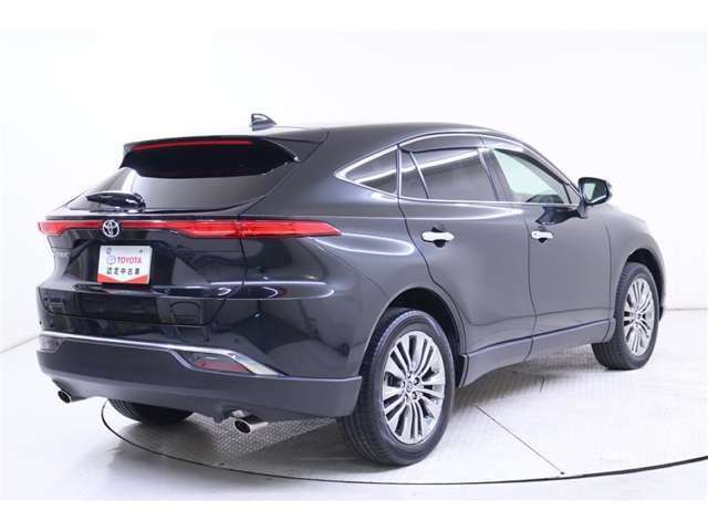優れた走行性能に加え、さまざまなライフスタイルに合った使い方を可能にするSUV！運転時の視点が高いので見通しが良く、カッコいいデザインで人気があります！