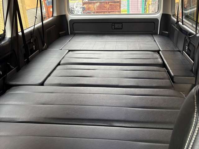 【FLEX製ベッドキット】シートアレンジでフルフラットも可能です。車中泊なども可能で快適なドライブをお楽しみ頂けます。