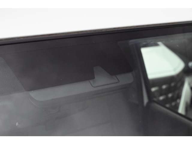 【衝突被害軽減装置】前方の車両や歩行者と衝突する可能性がある場合に作動し、自動的に停止又は減速することにより衝突回避や衝突被害の軽減ができるので安心☆
