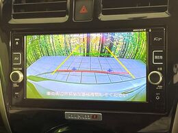 【バックカメラ】駐車時に後方がリアルタイム映像で確認できます。大型商業施設や立体駐車場での駐車時や、夜間のバック時に大活躍！運転スキルに関わらず、今や必須となった装備のひとつです！