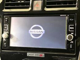 【純正ナビ】人気の純正ナビを装備しております。ナビの使いやすさはもちろん、オーディオ機能も充実！キャンプや旅行はもちろん、通勤や買い物など普段のドライブも楽しくなるはず♪