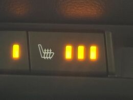 【シートヒーター】寒い日に重宝するシートヒーター！エアコンより早く温まってくれるので寒がりの人も安心ですね♪エアコンの温風は乾燥するから苦手、という方にもをおすすめです。