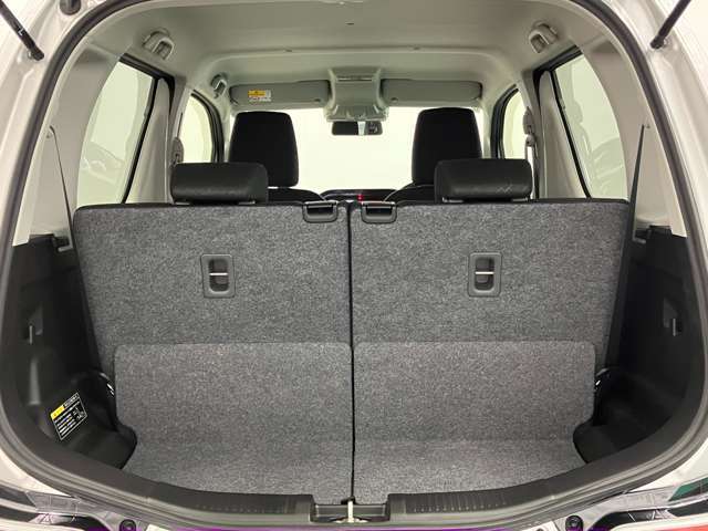 【ラゲッジルーム】必要十分な広さで普段のお買い物程度の荷物はこれで十分です。