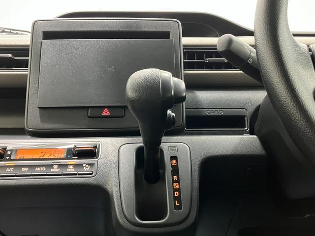 【インパネシフト】シフト操作のしやすいインパネシフトです。足元が広くなりすっきりしますので、大柄な方でも快適に運転ができます。