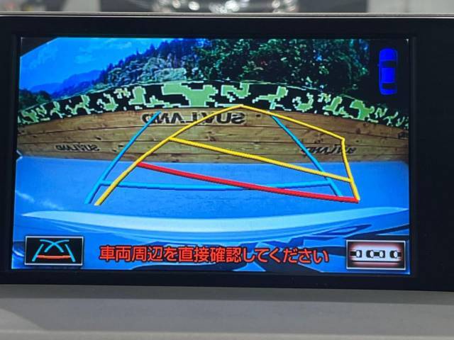 【バックカメラ】駐車時に後方がリアルタイム映像で確認できます。大型商業施設や立体駐車場での駐車時や、夜間のバック時に大活躍！運転スキルに関わらず、今や必須となった装備のひとつです！