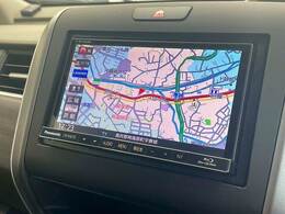【純正ナビ】一体感のあるナビは、高級感ある車内を演出してくれます。Bluetooth再生などオーディオ機能も充実しておりますので、運転もより楽しめます♪
