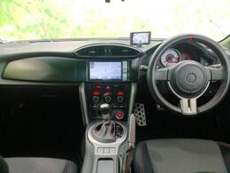 「この車の写真をもっと見たい」「状態が気になる」「この装備はついている？」どんな小さな疑問でもお気軽にお問い合わせください！