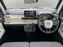 【　オ【インパネ全体】全方位で視界が広く、高い目線で運転もしやすいです！ートエアコン　】車内温度を感知して自動で温度調整をしてくれるのでいつでも快適な車内空間を創り上げます！