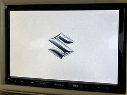【純正8型ナビ】人気の純正ナビを装備。オーディオ機能も充実しており、Bluetooth接続すればお持ちのスマホやMP3プレイヤーの音楽を再生可能！毎日の運転がさらに楽しくなります！！