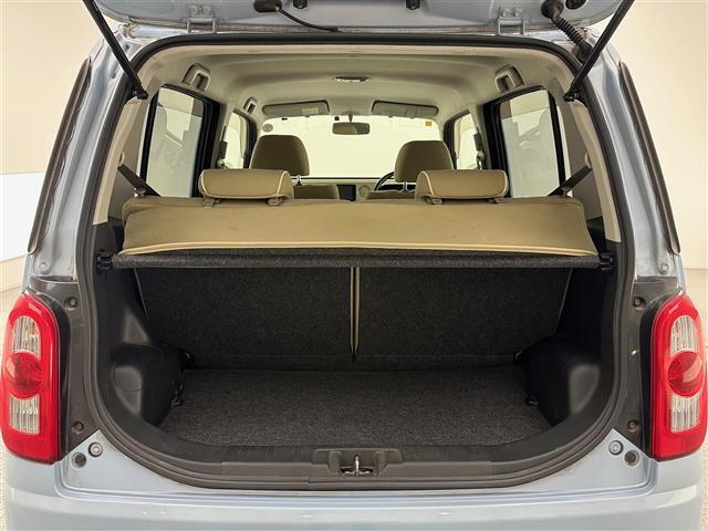 【トランク】積み込みやすくて、たっぷり積める荷室です。シートアレンジできるものは、乗車人数と荷物の量や大きさによってシートを動かすことができるので、より快適なドライブが可能です！