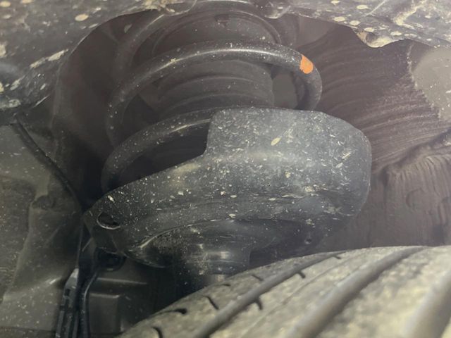 お車を安心してお乗りいただく為には、足回りの定期点検が欠かせません。サービスサポート（有償保証）では無料点検もご提供しており、安心のカーライフをお過ごしいただけるサポート体制が整っています。