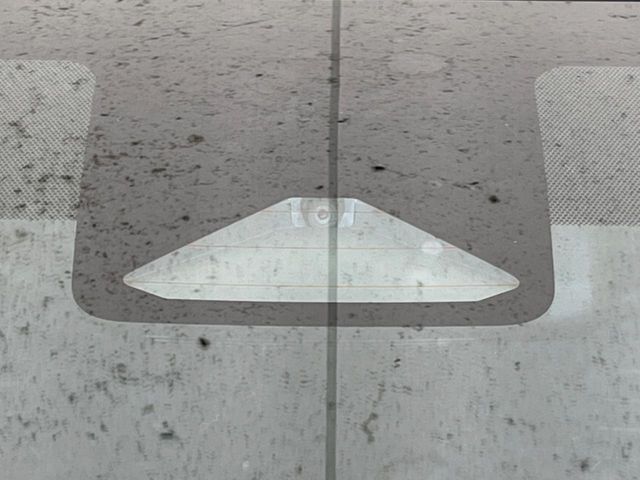 【トヨタセーフティセンス】走行中に前方の車両等を認識し、衝突しそうな時は警報とブレーキで衝突回避と被害軽減をアシスト。より安全にドライブをお楽しみいただけます。