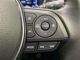 【レーダークルーズコントロール】高速道路での長距離走行が楽に！！自動で速度を保つクルーズコントロールが、衝突軽減システムと連携し、前方の車両を感知して車間を保つように速度調節してくれます！！