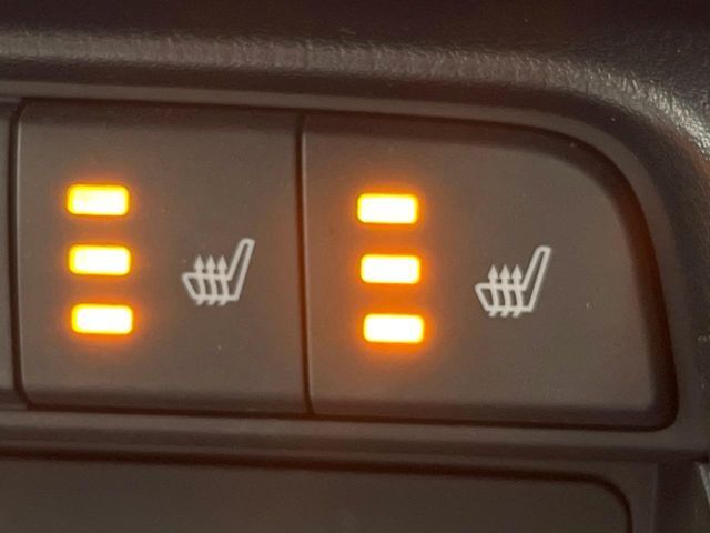 【シートヒーター】寒い日に重宝するシートヒーター！エアコンより早く温まってくれるので寒がりの人も安心ですね♪エアコンの温風は乾燥するから苦手、という方にもをおすすめです。