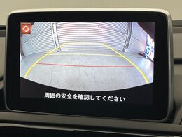 【バックカメラ】駐車時に後方がリアルタイム映像で確認できます。大型商業施設や立体駐車場での駐車時や、夜間のバック時に大活躍！運転スキルに関わらず、今や必須となった装備のひとつです！
