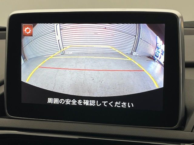 【バックカメラ】駐車時に後方がリアルタイム映像で確認できます。大型商業施設や立体駐車場での駐車時や、夜間のバック時に大活躍！運転スキルに関わらず、今や必須となった装備のひとつです！