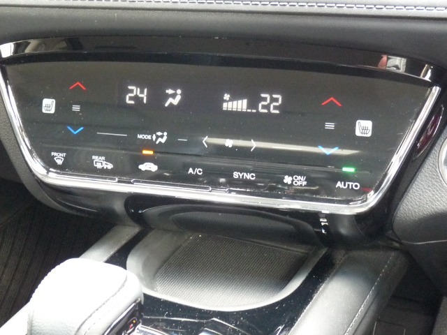 ●エアコンはオートエアコンです　●運転席・助手席シートヒーターが付いています