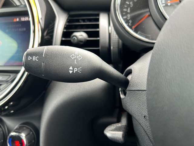 全車納車日から1ヶ月保証付き（部分保証）。記録簿等で整備履歴の確認も可能です。LIBERALAでは輸入車でもあんしん10年保証がご選択できます。中古車は不安というお客様の声にお応えし保証を実現※諸条件あり