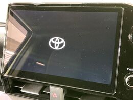 【10.5インチナビ】高級感とインパクトのある大画面ナビを装備。各種オーディオ操作はもちろん、スマホ連携もできる利便性の高いナビです♪